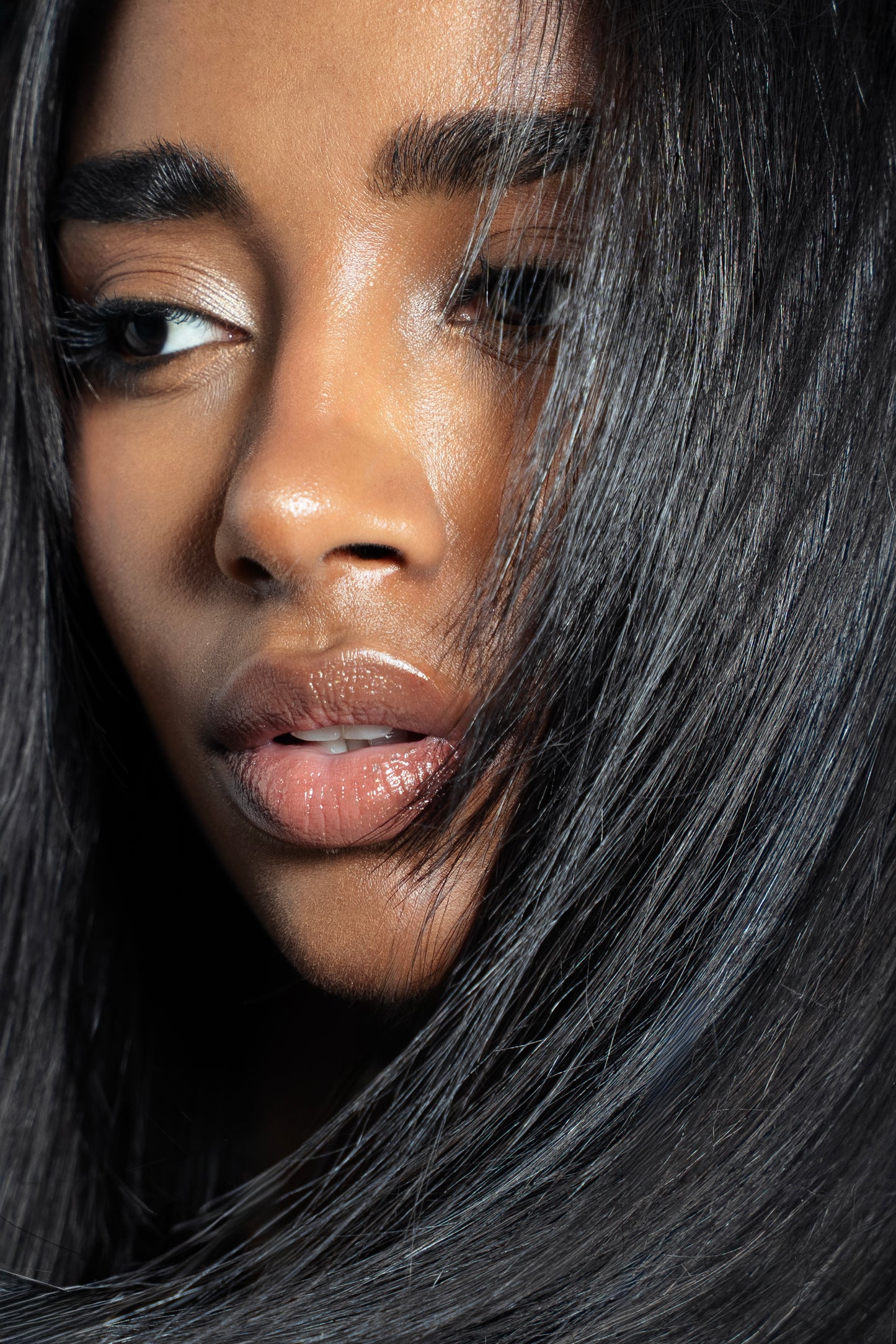 1010 Extensions clip-ins in natural black for soft, full everyday styling
